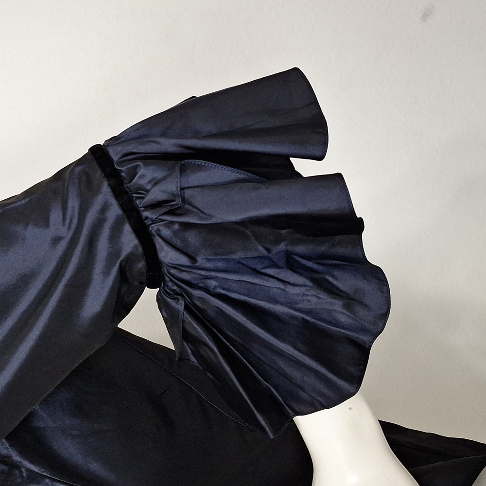 Naeem Khan Navy Blue 100% Silk Ruffle 3/4 Sleeves Button Front Blouse Size 8 - Picture 10 of 13